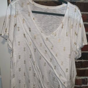 Old Navy White V Neck Gold Pineapples xxl